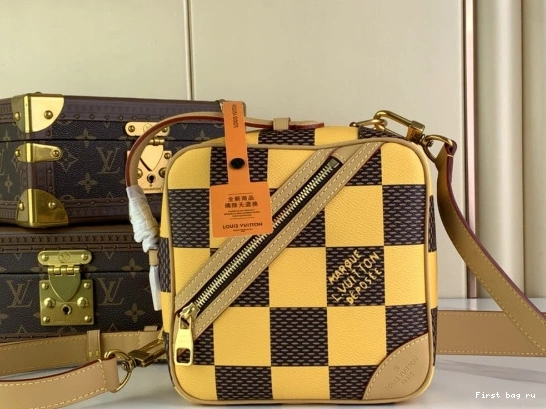 First bag ru Chess LOUIS VUITTON Messenger-24*24*8CM 0813